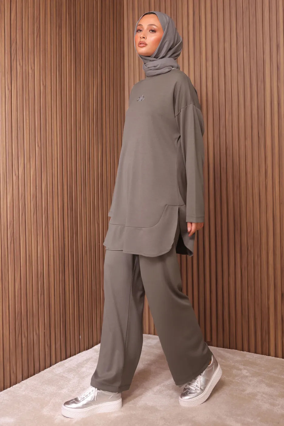 New Design Muslim Activerwear 2Pcs Hijab Long Top and Pants